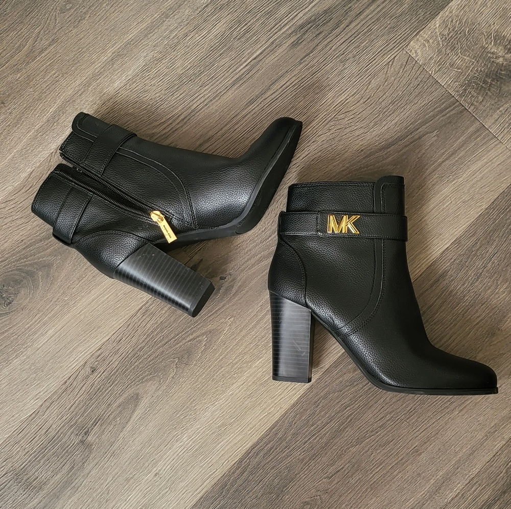 MICHAEL Michael Kors Black and Gold Heeled Boots For Women Size 8 1/2